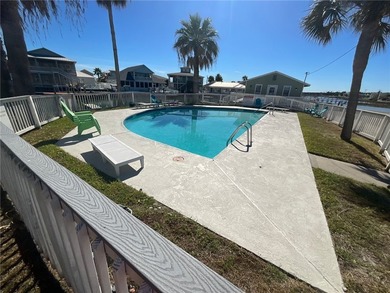 Beautiful furnished waterfront condo in a well-kept community - photo 10