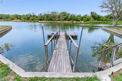 Lakefront retreat on three acres offering rare privacy - photo 2