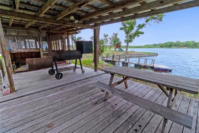 Lakefront retreat on three acres offering rare privacy - photo 6