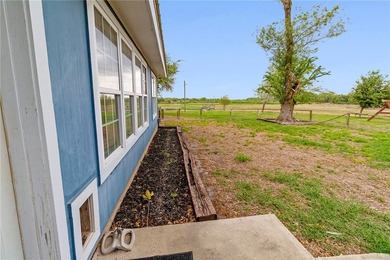 Lakefront retreat on three acres offering rare privacy - photo 10