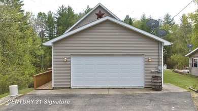 Waterfront property on Secord Lake/ Tittabawassee River! Home is - photo 32
