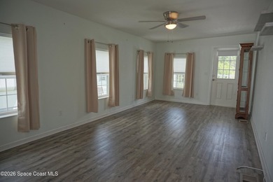 2 bedroom 2 bathroom home with complete wheelchair accessibility - photo 5