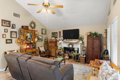 Nestled within the tranquil embrace of East Texas's piney woods - photo 13