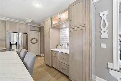 Welcome to luxury living in the prestigious Towne Lake Hills - photo 21