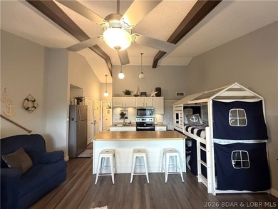 Top-floor, fully remodeled showstopper 1-bedroom condo that - photo 12