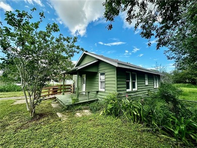 Endless possibilities await in this home on nearly half an acre! - photo 3