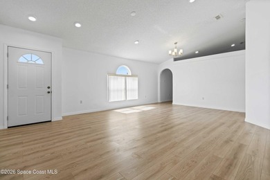 Welcome to your dream home! Remodeled and freshy painted - photo 3