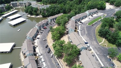 Top-floor, fully remodeled showstopper 1-bedroom condo that - photo 25