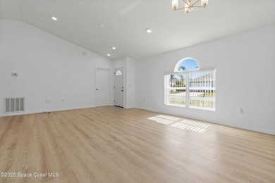 Welcome to your dream home! Remodeled and freshy painted - photo 5