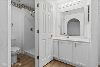 Welcome to your dream home! Remodeled and freshy painted - photo 10
