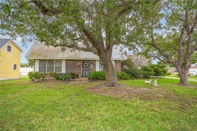 Amazing views from this 3/2/2 home in Ingleside on the Bay. Sits - photo 1