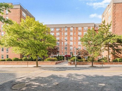 Grassy Sprain Lake  Home Sale Pending in Yonkers New York