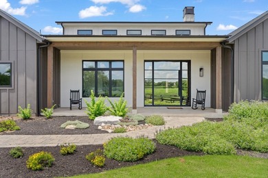 Stunning custom home in Horseshoe Bay offering elevated Hill - photo 3