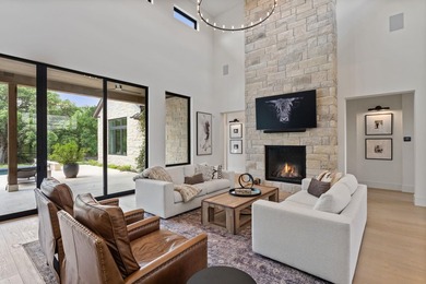 Stunning custom home in Horseshoe Bay offering elevated Hill - photo 7