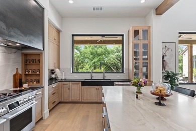 Stunning custom home in Horseshoe Bay offering elevated Hill - photo 9