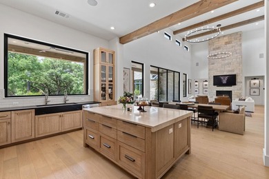 Stunning custom home in Horseshoe Bay offering elevated Hill - photo 10