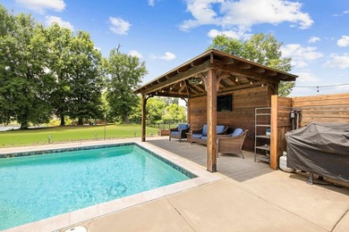 Breathtaking lake views take center stage in this exceptional - photo 34