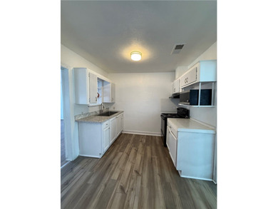 Welcome to 1816 Elizabeth St! It's located in the heart of - photo 4