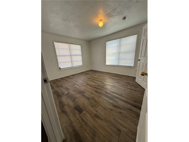 Welcome to 1816 Elizabeth St! It's located in the heart of - photo 6