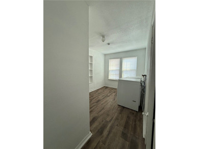 Welcome to 1816 Elizabeth St! It's located in the heart of - photo 7