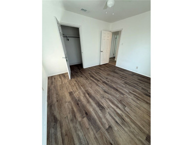 Welcome to 1816 Elizabeth St! It's located in the heart of - photo 10