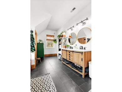 Completely renovated and full of character! This one of a kind - photo 21