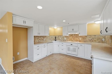 Welcome home! Discover the perfect blend of comfort, space, and - photo 46