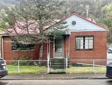 Kanawha River Home For Sale in Smithers West Virginia