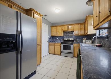 Welcome home! This adorable 3 bedroom, 2 bathroom home is - photo 8