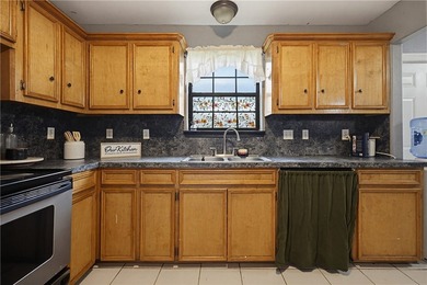 Welcome home! This adorable 3 bedroom, 2 bathroom home is - photo 9