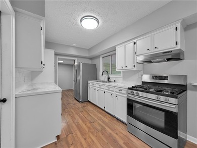 Charming, newly remodeled home available in the Windsor Park - photo 7