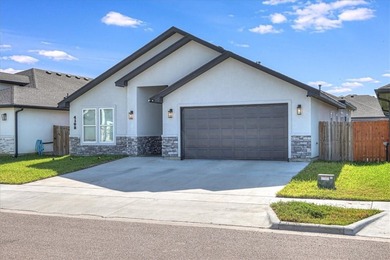 Now here is your chance to move-into this.... Beautiful Home - photo 2