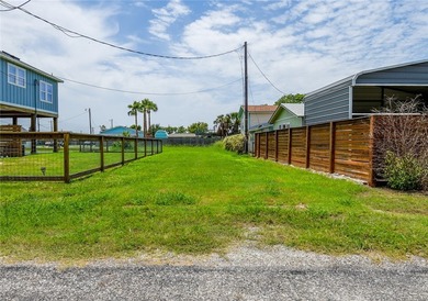 Just 4 blocks to water's edge! Easy access to the popular Water - photo 1