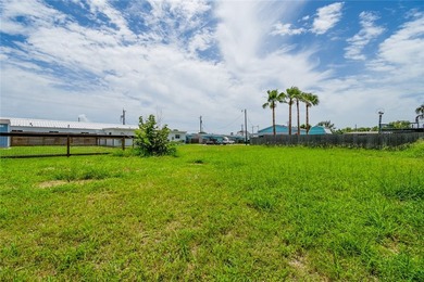 Just 4 blocks to water's edge! Easy access to the popular Water - photo 4