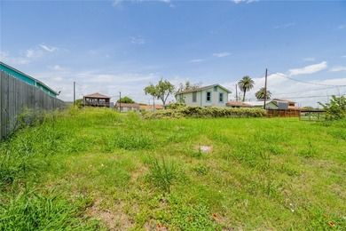Just 4 blocks to water's edge! Easy access to the popular Water - photo 7