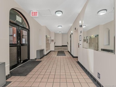 Welcome to 581 Acadamy Street # GLE. This beautiful renovated 1 - photo 12