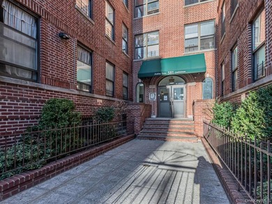 Welcome to 581 Acadamy Street # GLE. This beautiful renovated 1 - photo 13