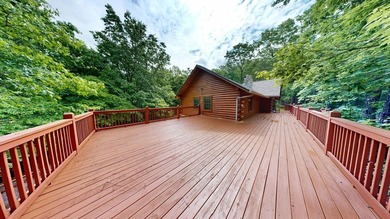 Meticulously maintained log cabin located in River Ridge estates - photo 14