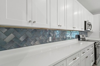 Luxury new construction in the sought-after Hidden Creek golf - photo 4