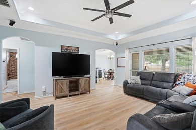 Welcome Home!!! Prepare to fall in love with this beautifully - photo 4