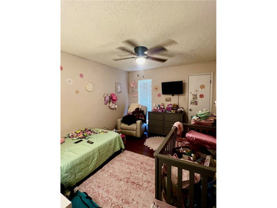 Great home located in Flour Bluff school district. Has three - photo 5