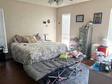 Great home located in Flour Bluff school district. Has three - photo 8
