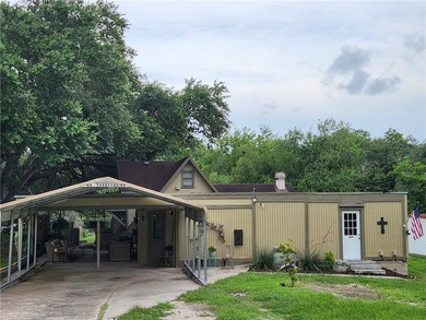 Welcome to your peaceful oasis! This fully updated country lake - photo 1