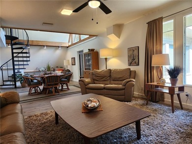 Welcome to your peaceful oasis! This fully updated country lake - photo 3
