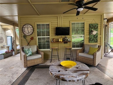 Welcome to your peaceful oasis! This fully updated country lake - photo 8