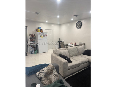 Priced to sell! perfect for first time owner or investors. Rent - photo 17