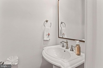Welcome to an exceptional residence where luxury, comfort, and - photo 34