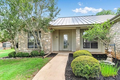 Positioned on a corner lot with a circular drive in Horseshoe - photo 3
