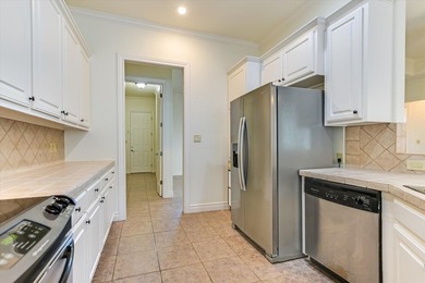 Positioned on a corner lot with a circular drive in Horseshoe - photo 8