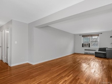COMMUTERS DREAM LOCATION! This beautiful corner unit features a - photo 1